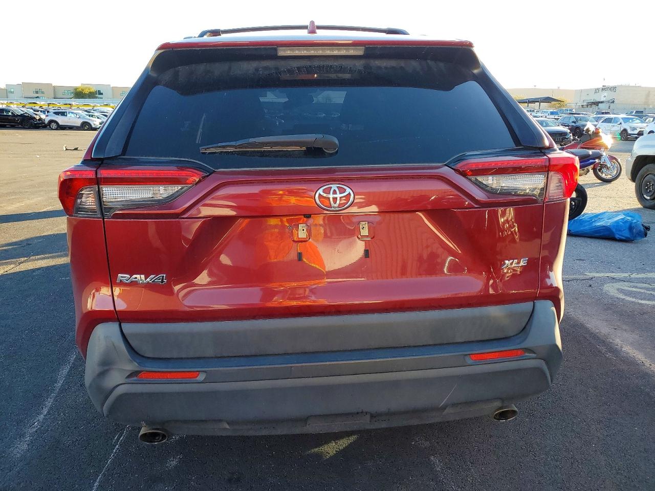 2019 TOYOTA RAV4 XLE photo 6