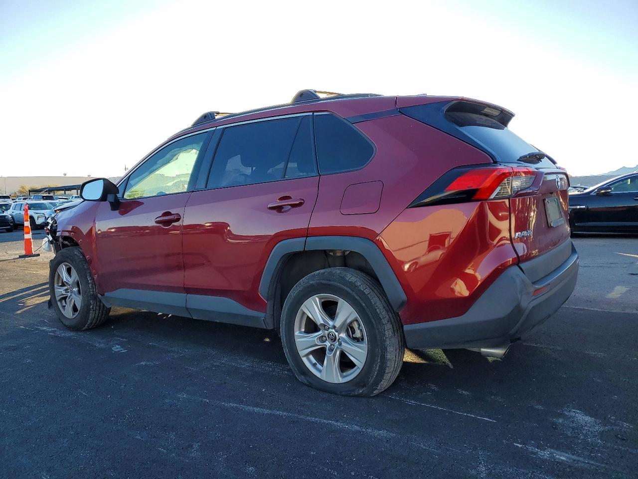 2019 TOYOTA RAV4 XLE photo 2