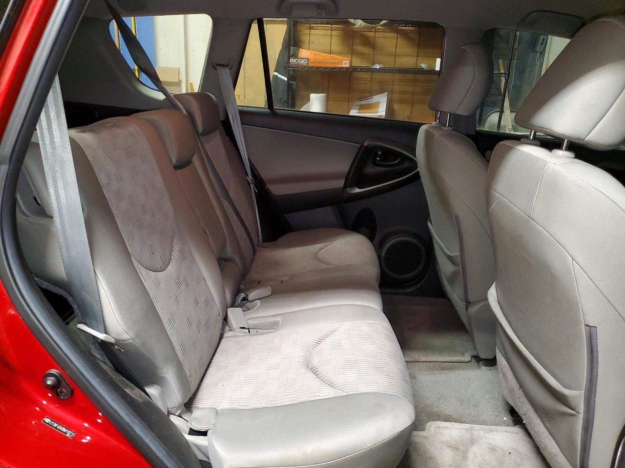 2011 TOYOTA RAV4 photo 11