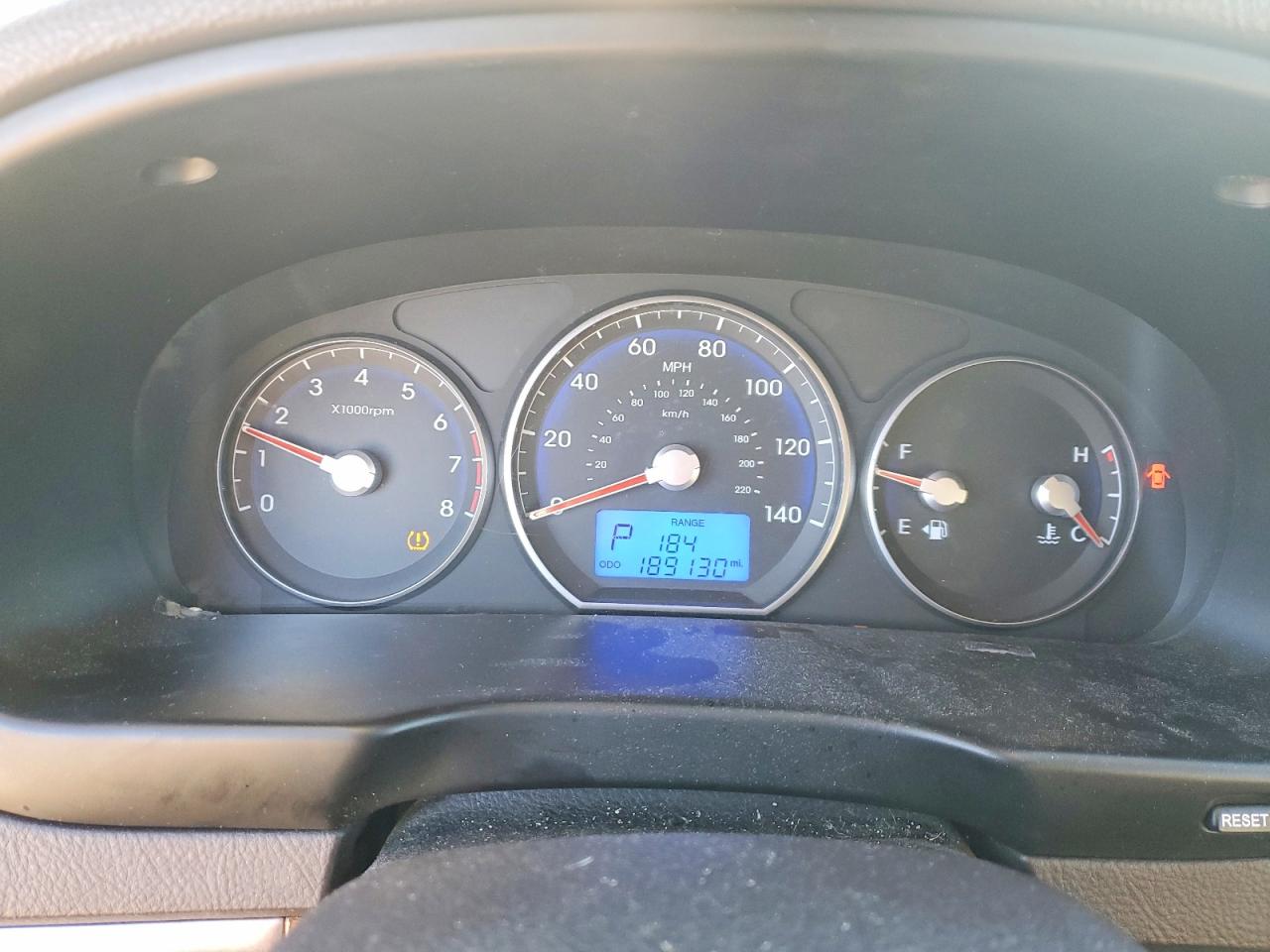 2010 HYUNDAI SANTA FE GLS photo 9