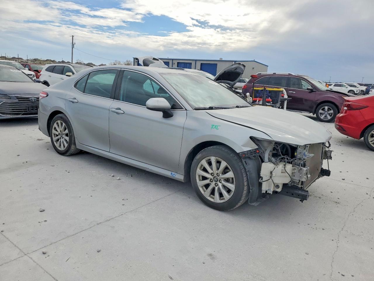 2020 TOYOTA CAMRY LE photo 4