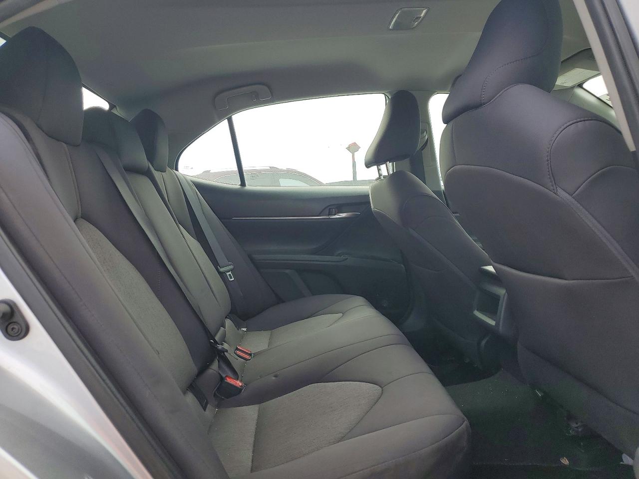 2020 TOYOTA CAMRY LE photo 10