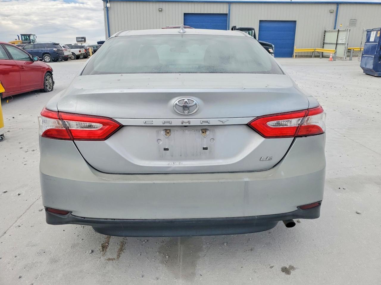 2020 TOYOTA CAMRY LE photo 6