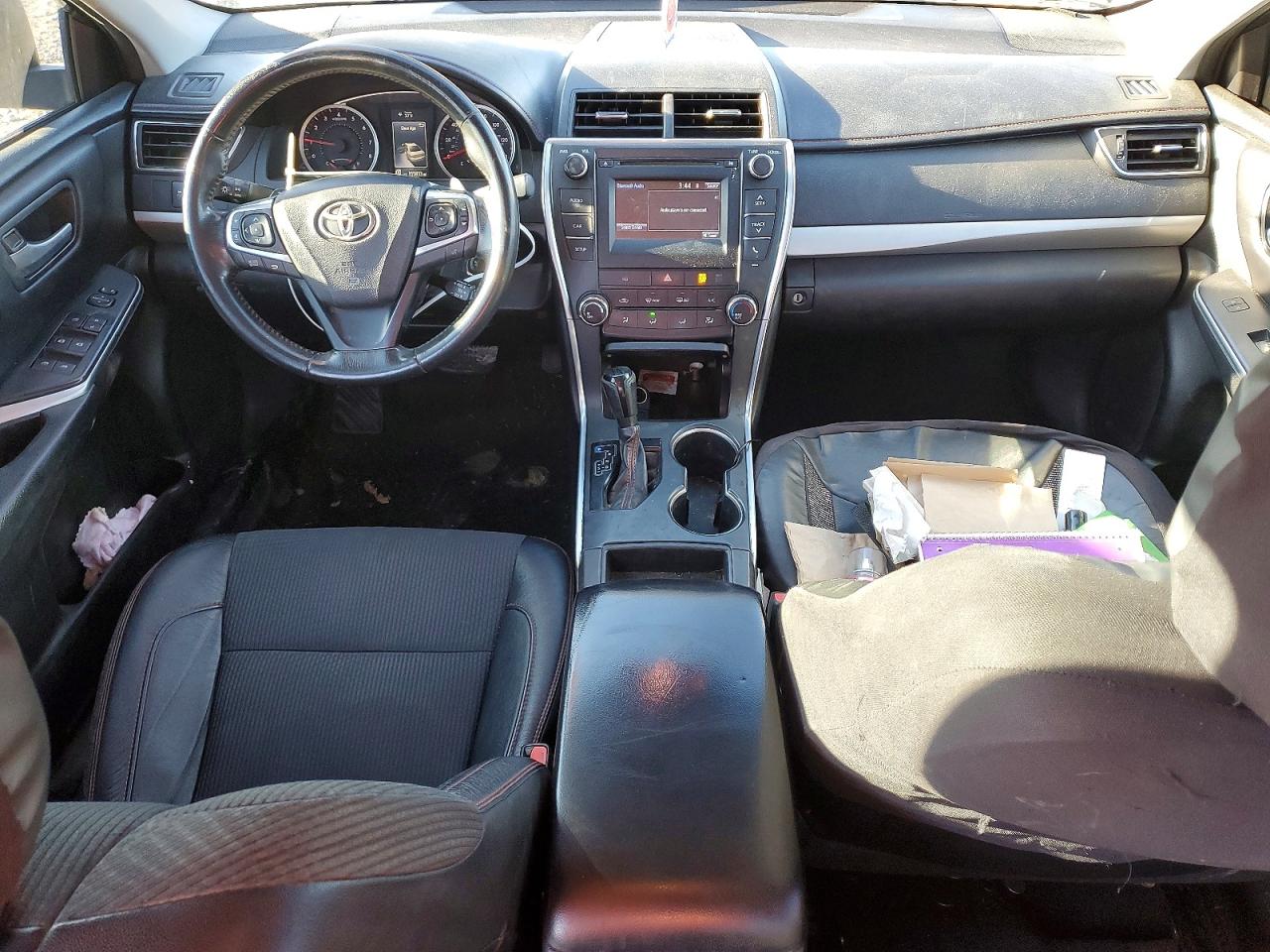 2017 TOYOTA CAMRY LE photo 8