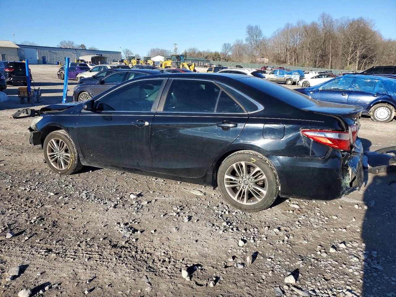2017 TOYOTA CAMRY LE photo 2