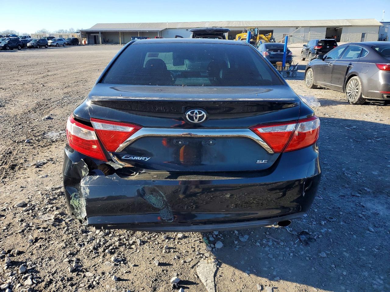 2017 TOYOTA CAMRY LE photo 6