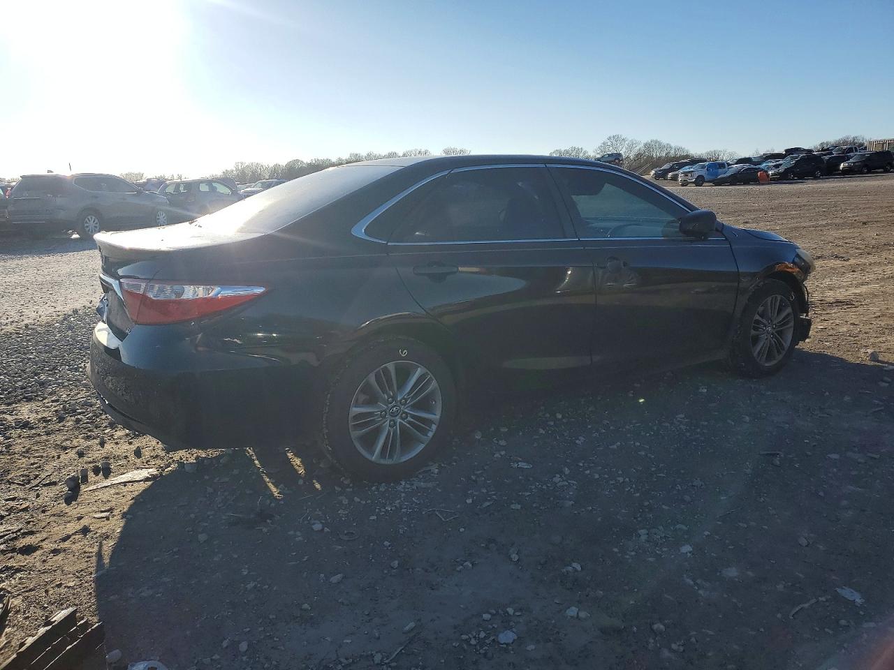 2017 TOYOTA CAMRY LE photo 3