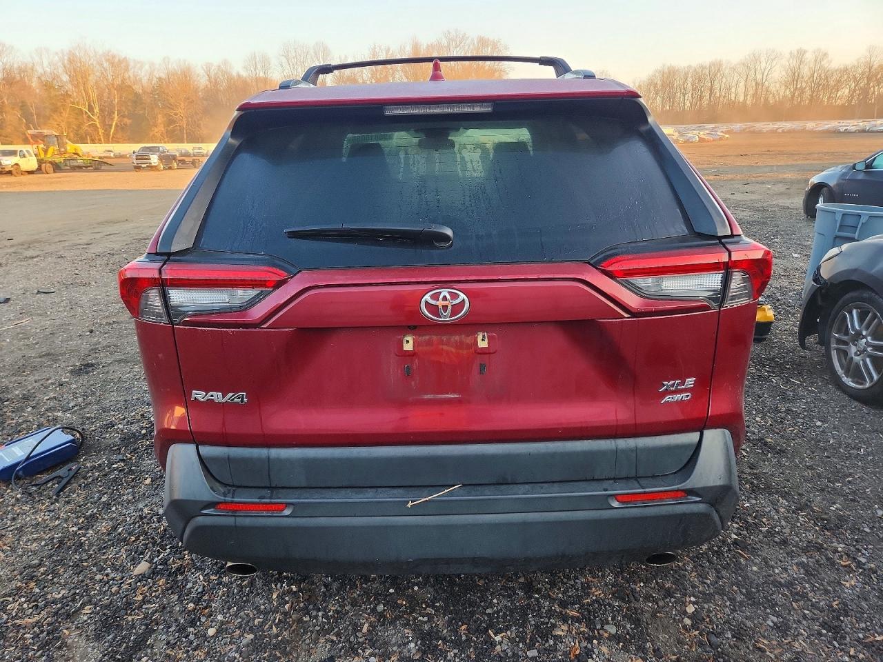 2019 TOYOTA RAV4 XLE photo 6