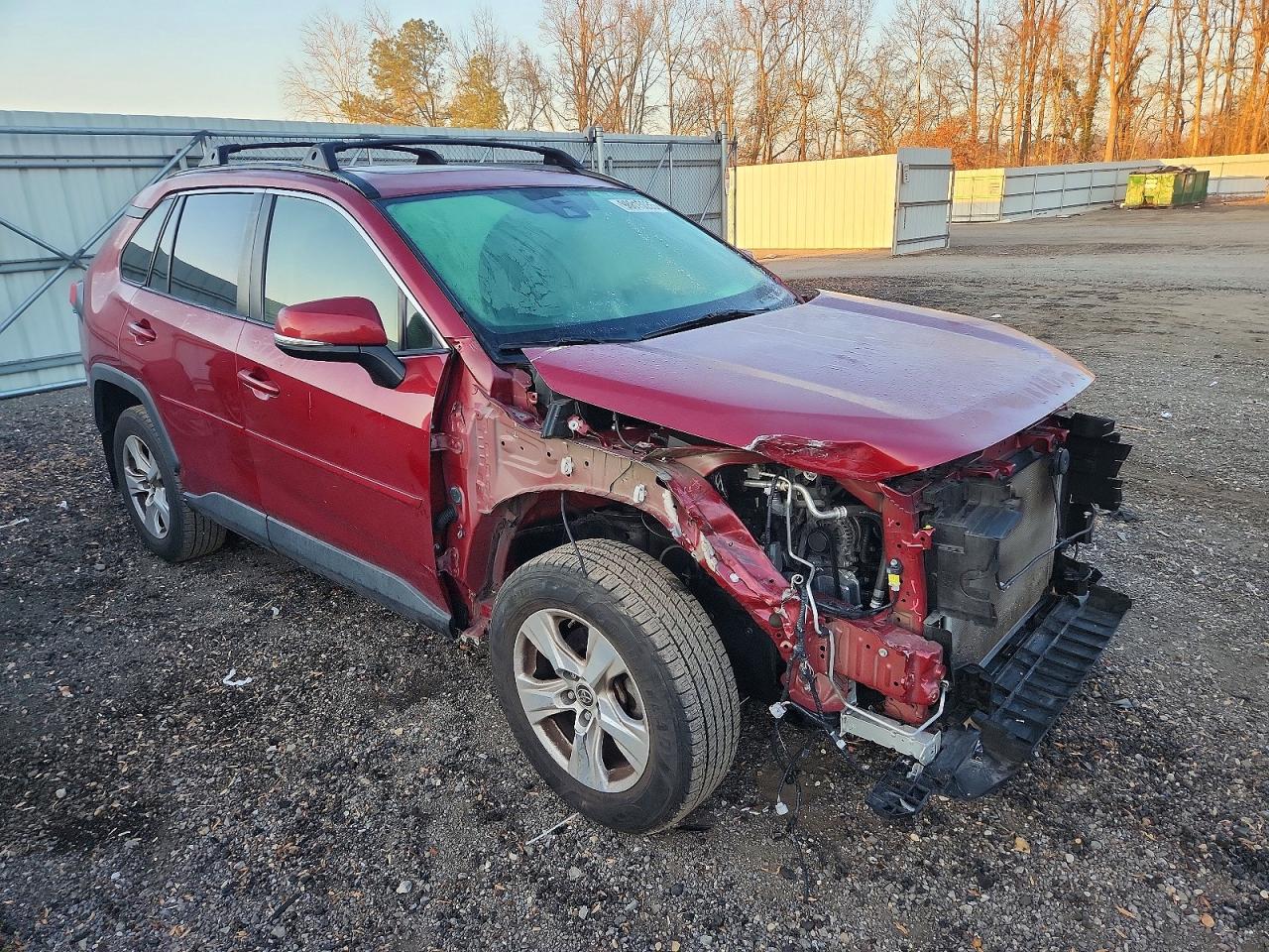 2019 TOYOTA RAV4 XLE photo 4