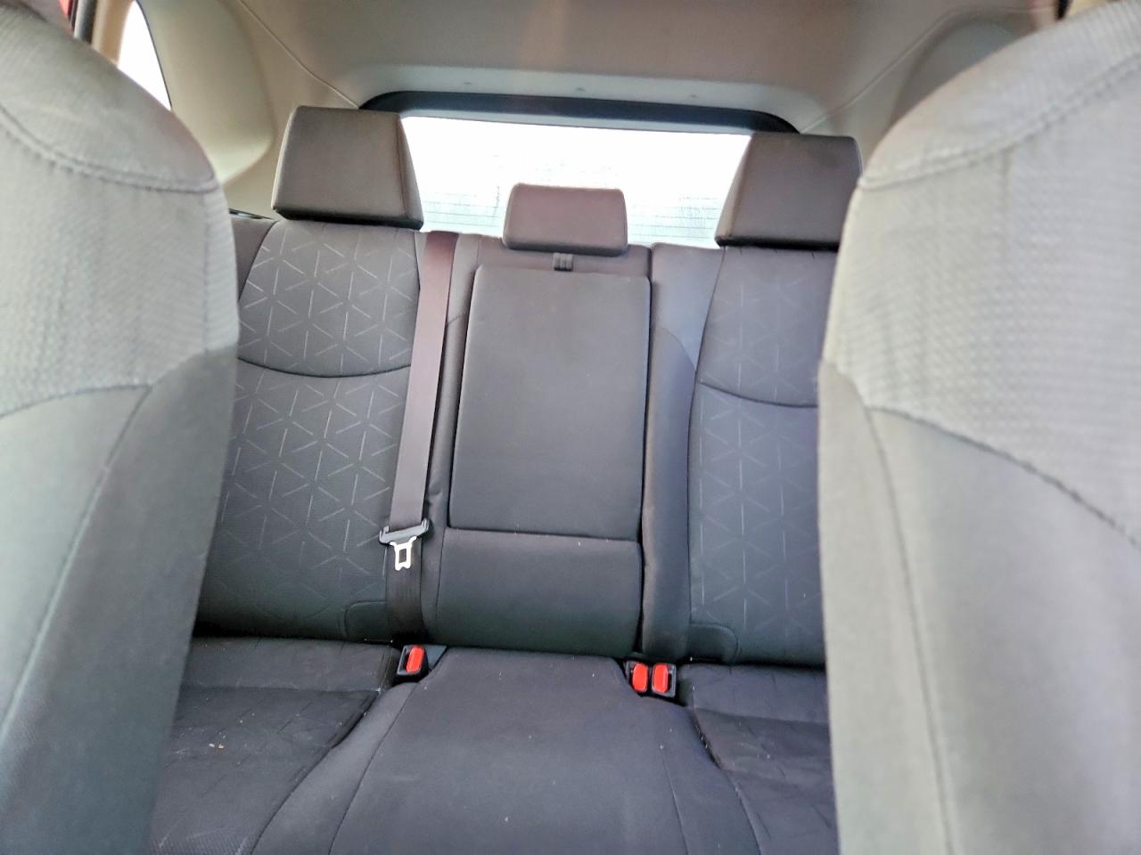 2019 TOYOTA RAV4 XLE photo 10