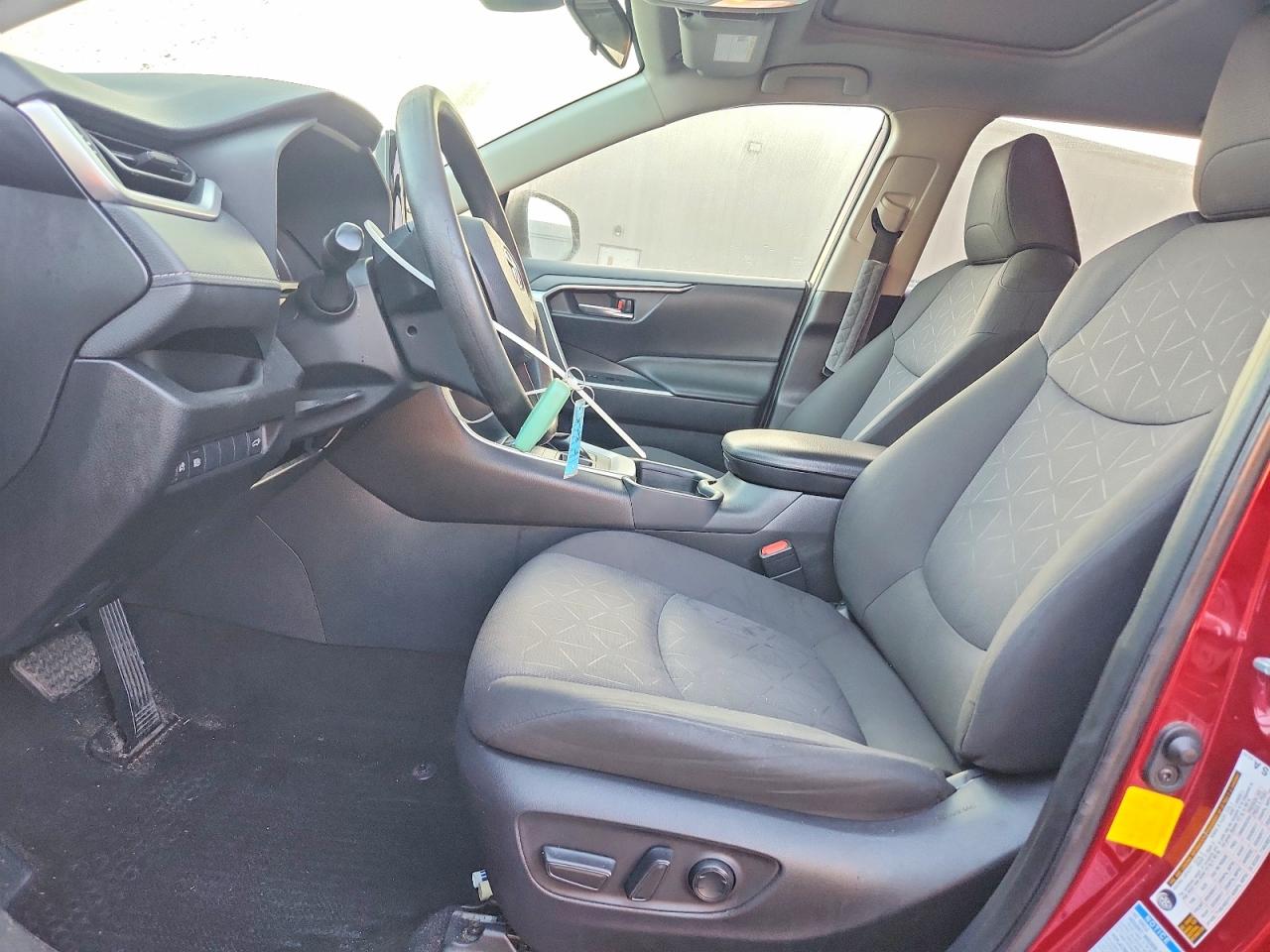 2019 TOYOTA RAV4 XLE photo 7