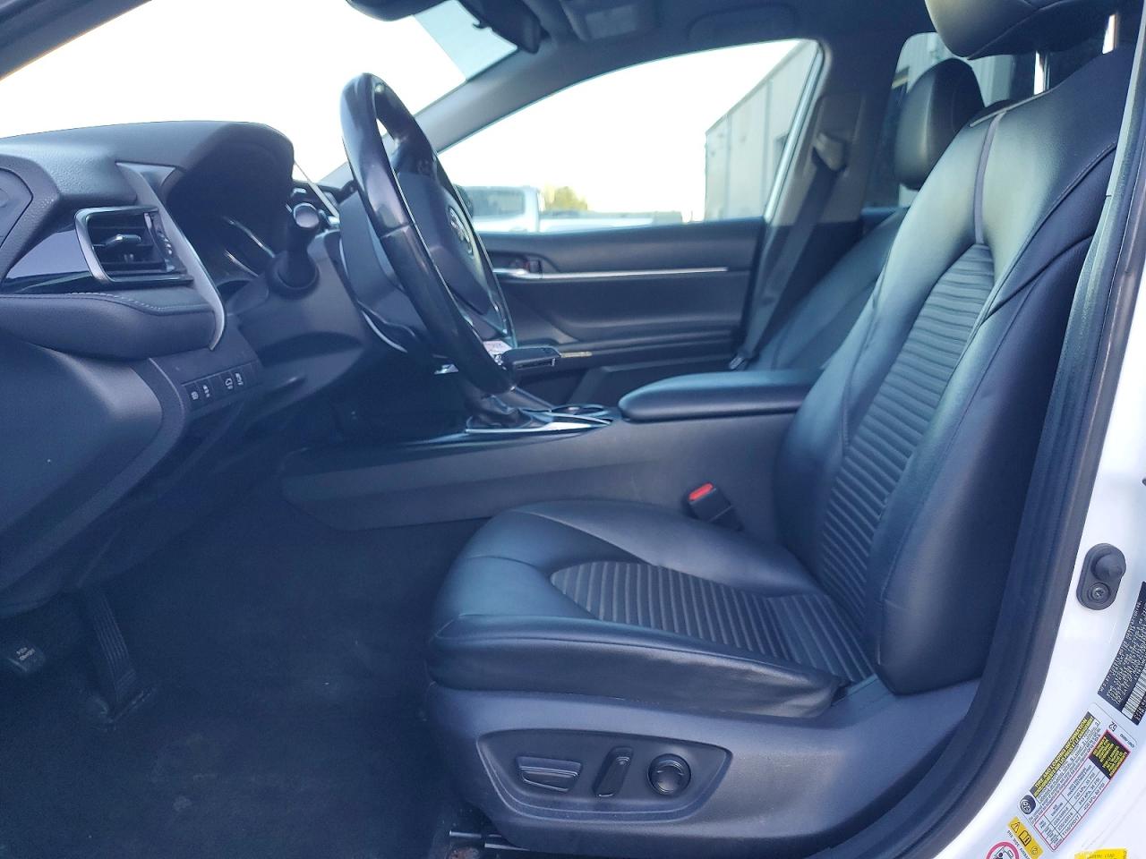 2019 TOYOTA CAMRY photo 7