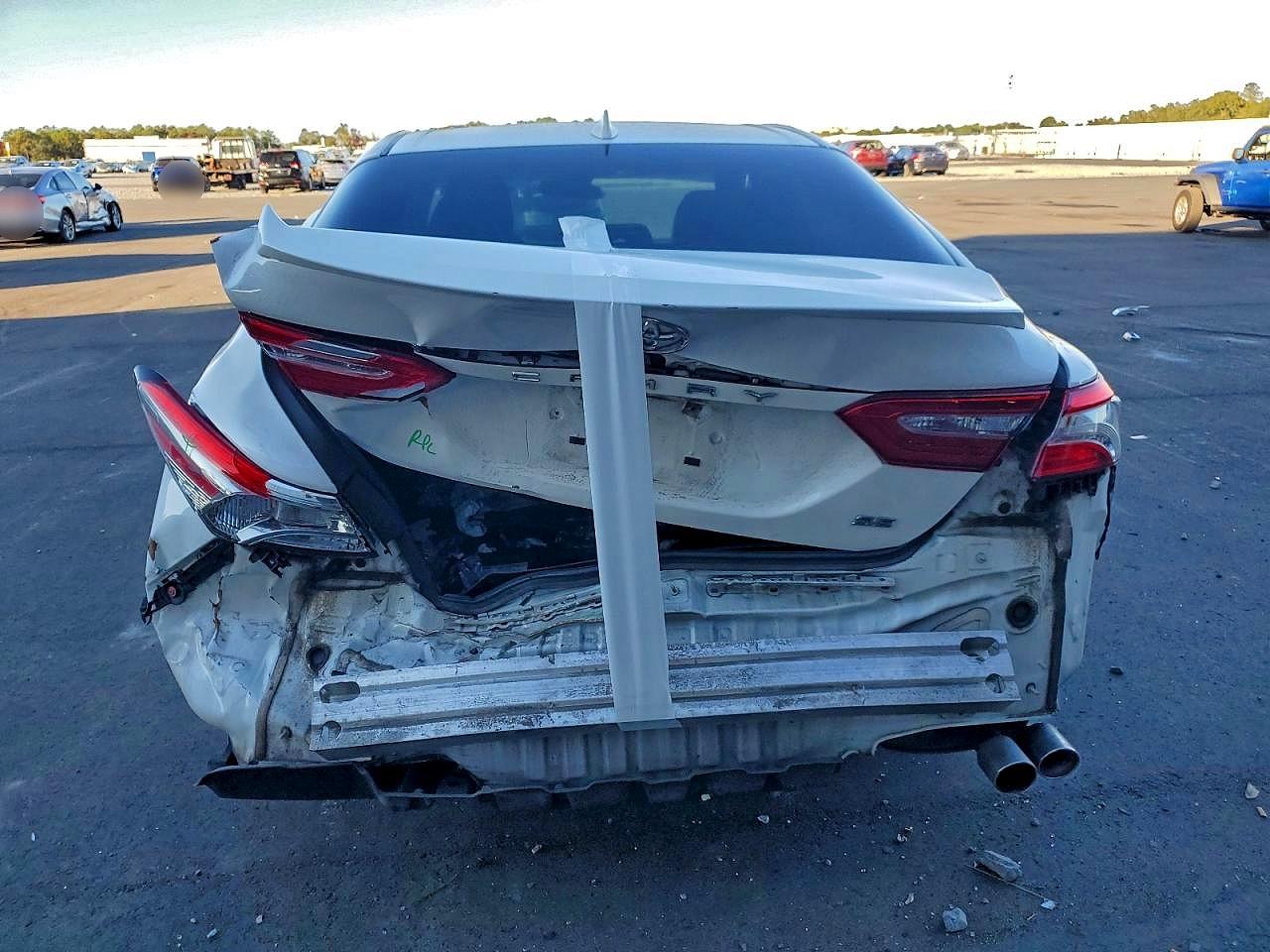 2019 TOYOTA CAMRY photo 6