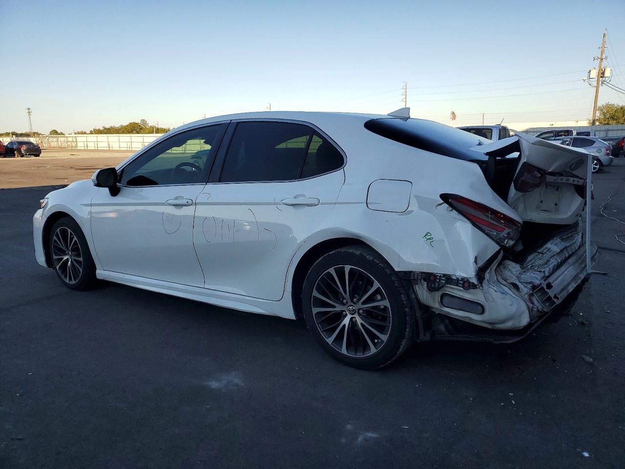 2019 TOYOTA CAMRY photo 2