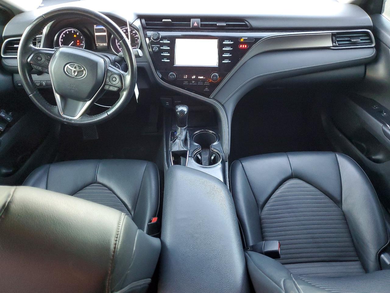 2019 TOYOTA CAMRY photo 8