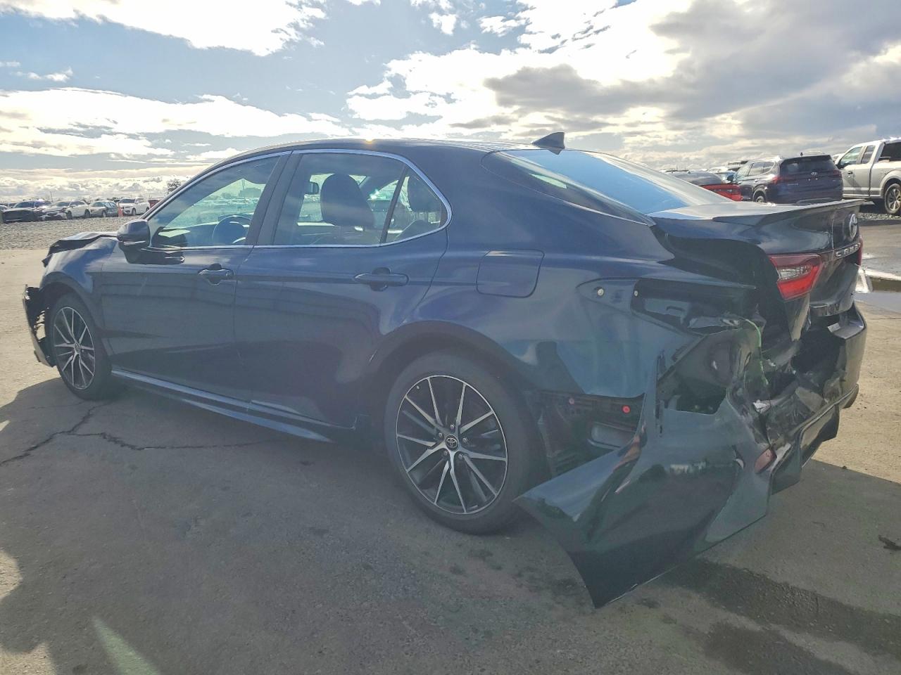 2021 TOYOTA CAMRY SE photo 3