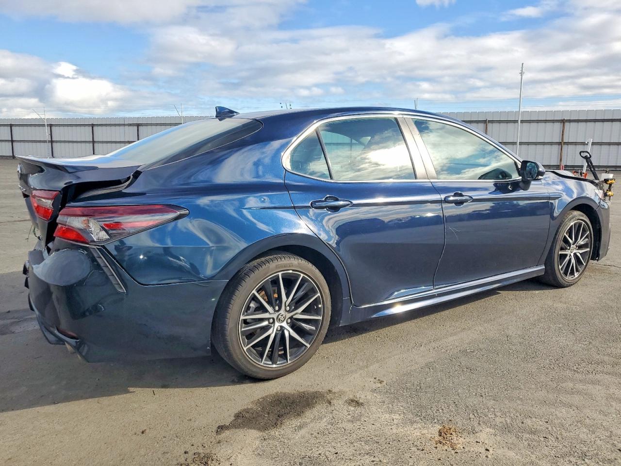 2021 TOYOTA CAMRY SE photo 5