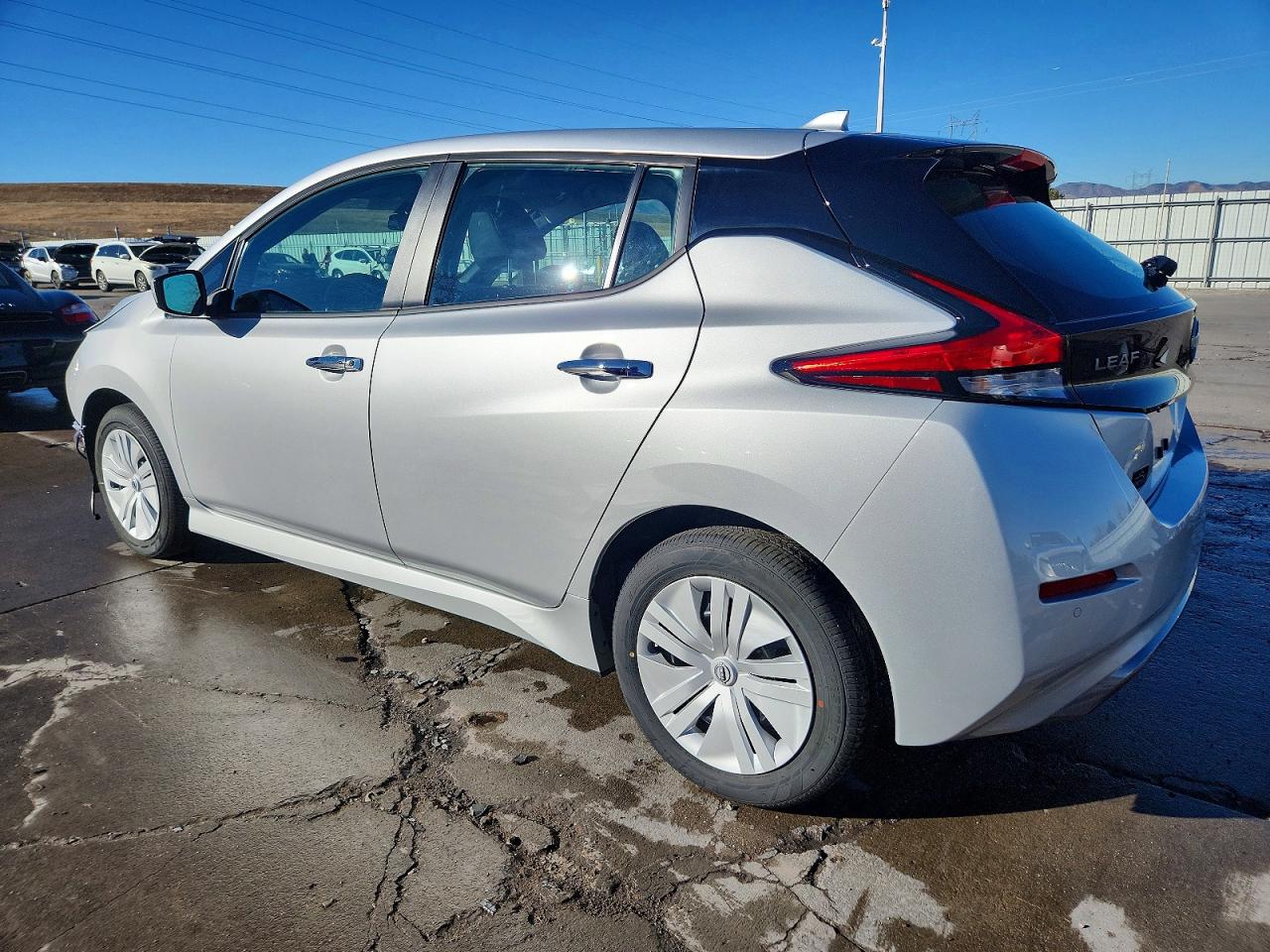 2025 NISSAN LEAF S photo 3