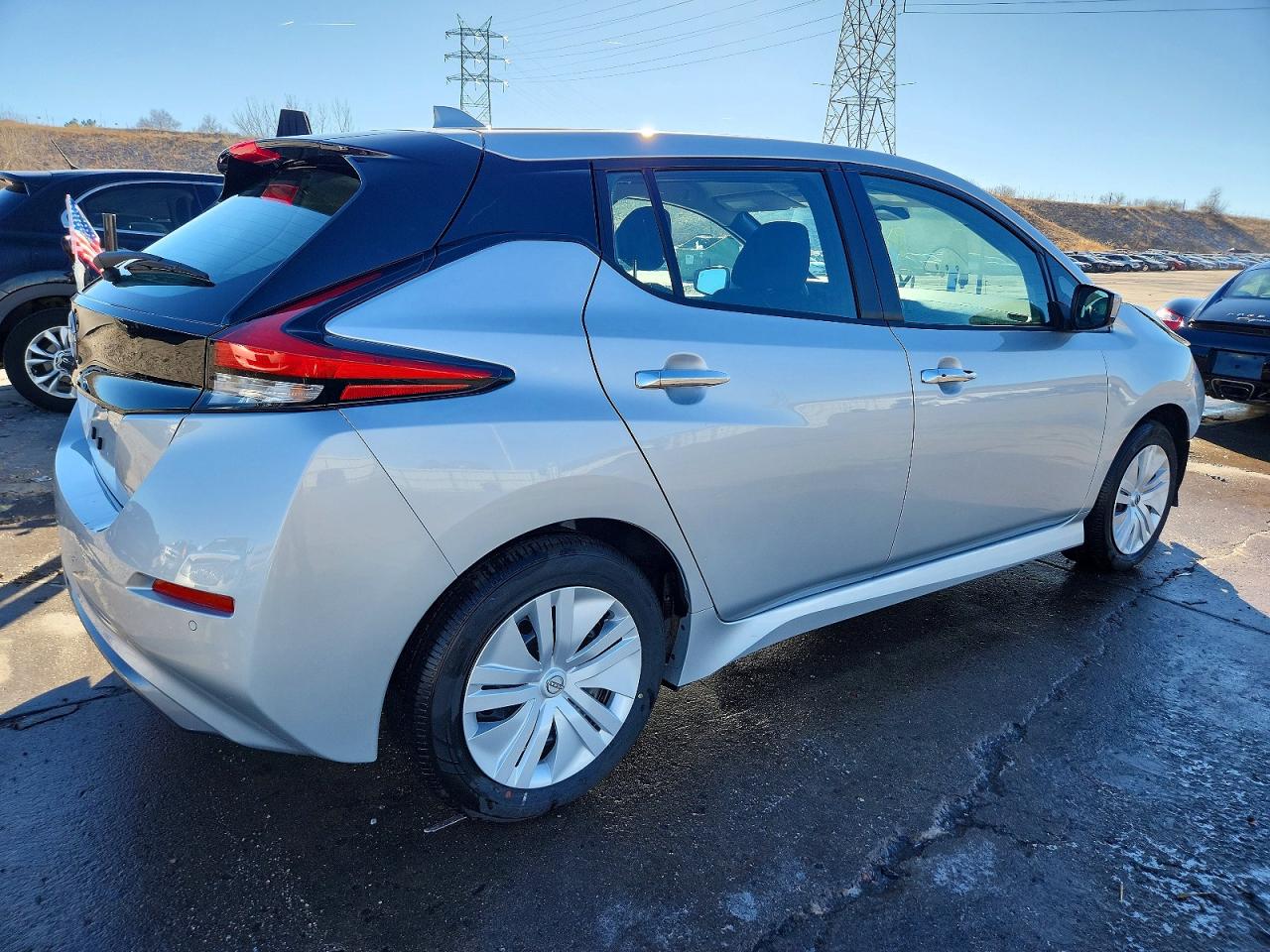 2025 NISSAN LEAF S photo 5