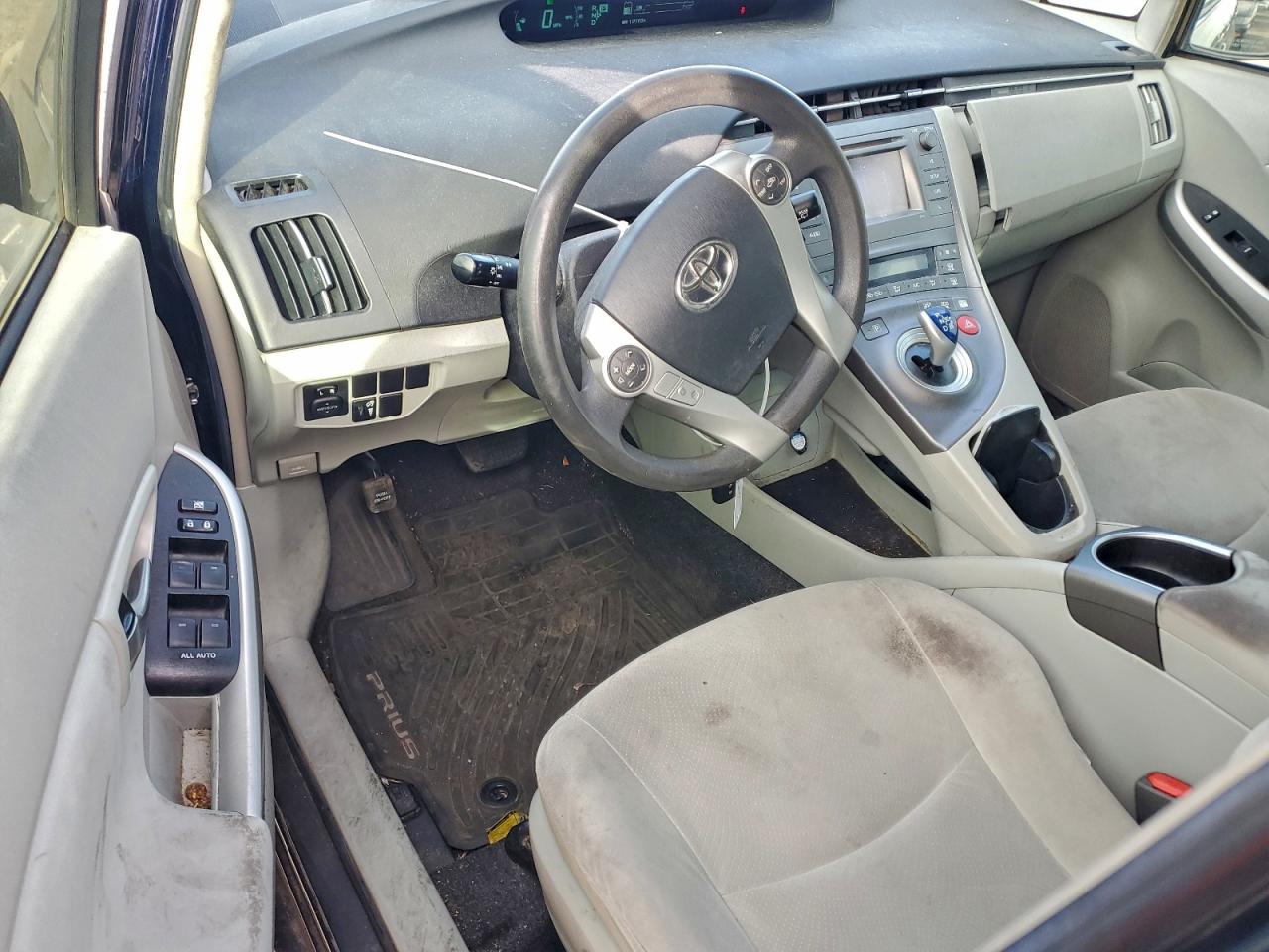 2015 TOYOTA PRIUS photo 8