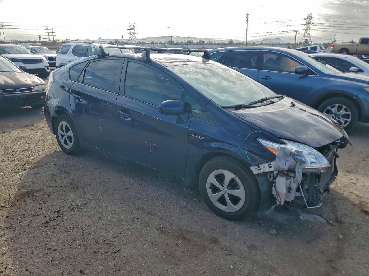 2015 TOYOTA PRIUS photo 4