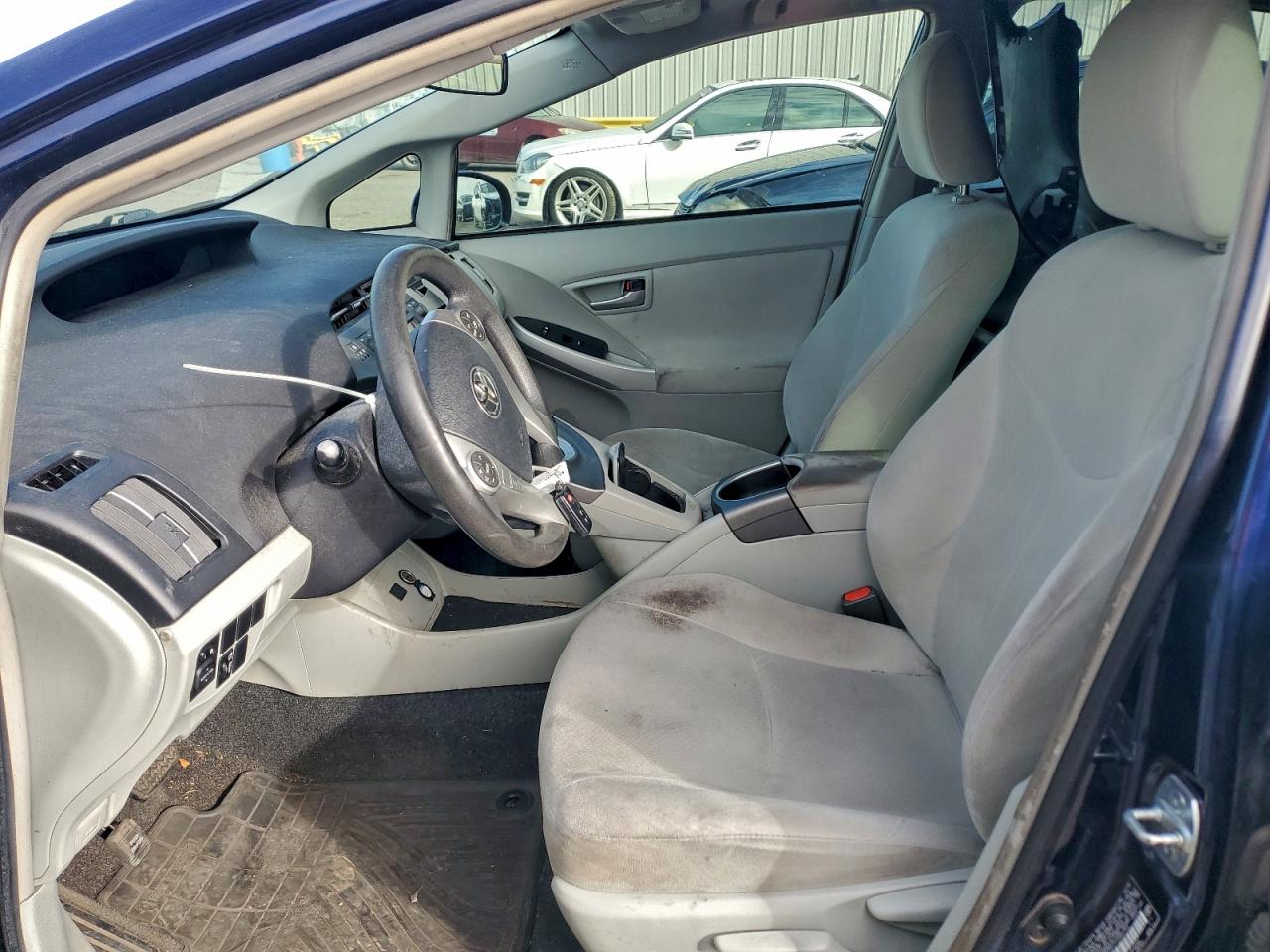2015 TOYOTA PRIUS photo 7