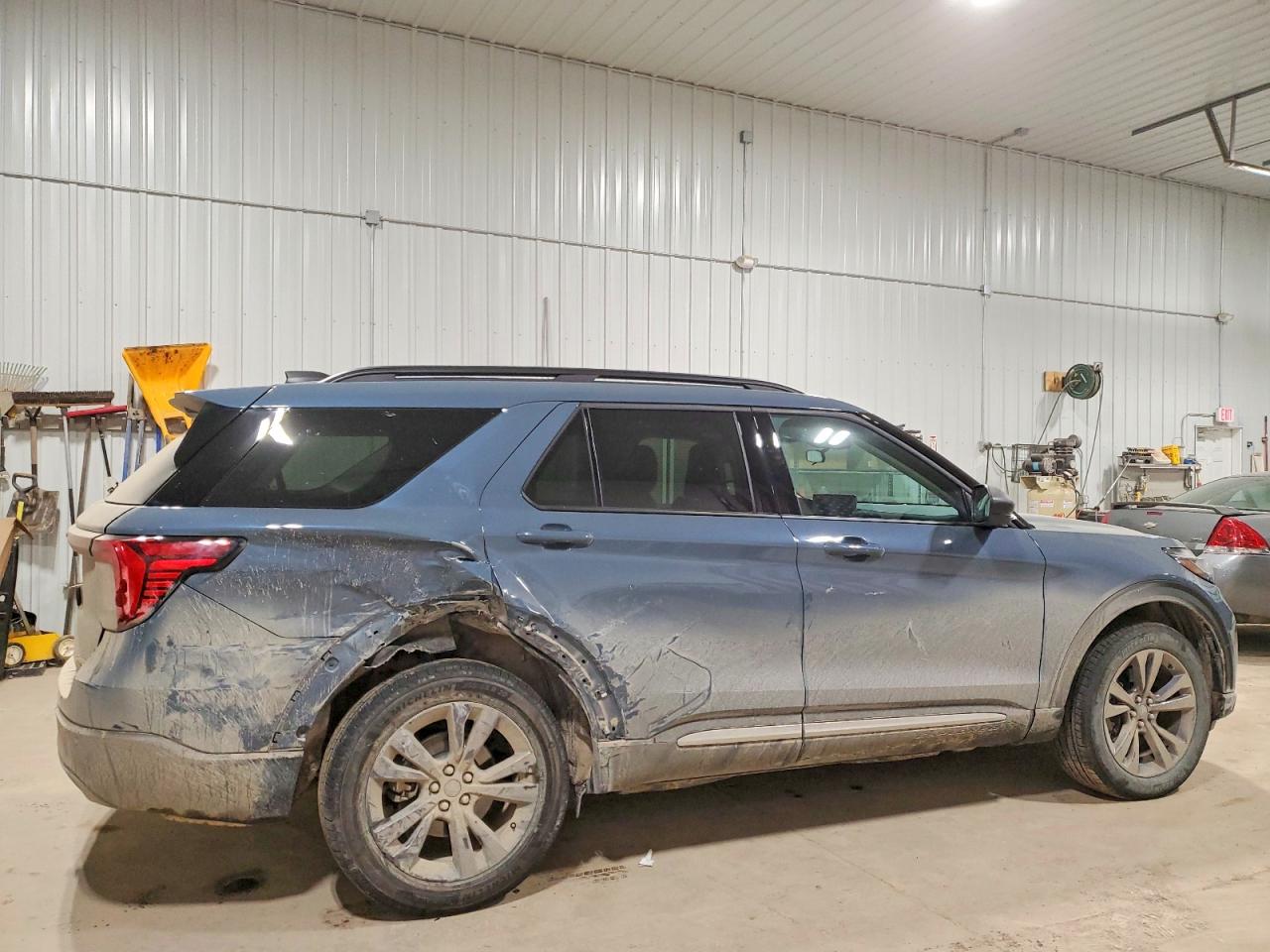 2025 FORD EXPLORER ACTIVE photo 3