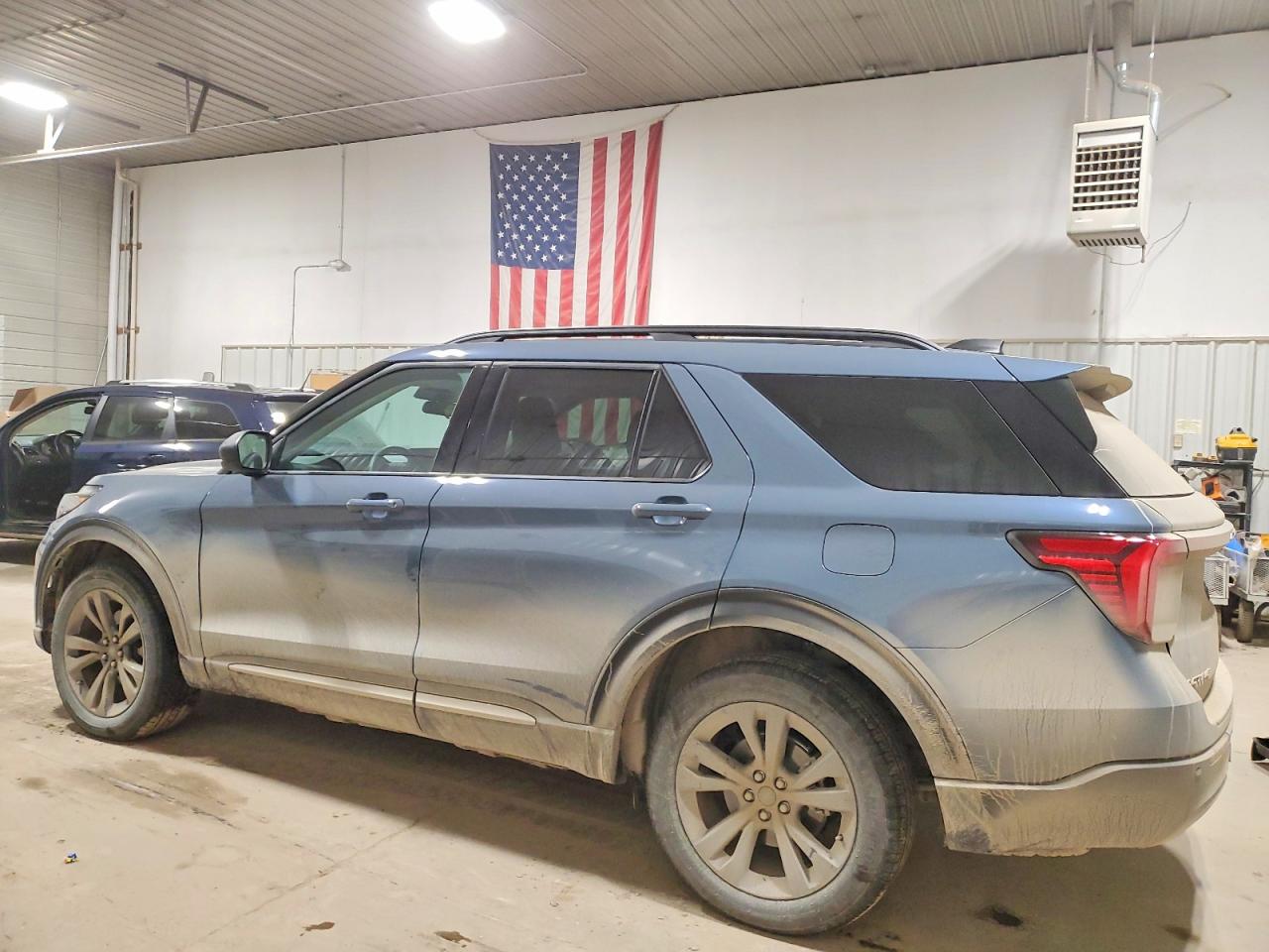 2025 FORD EXPLORER ACTIVE photo 2