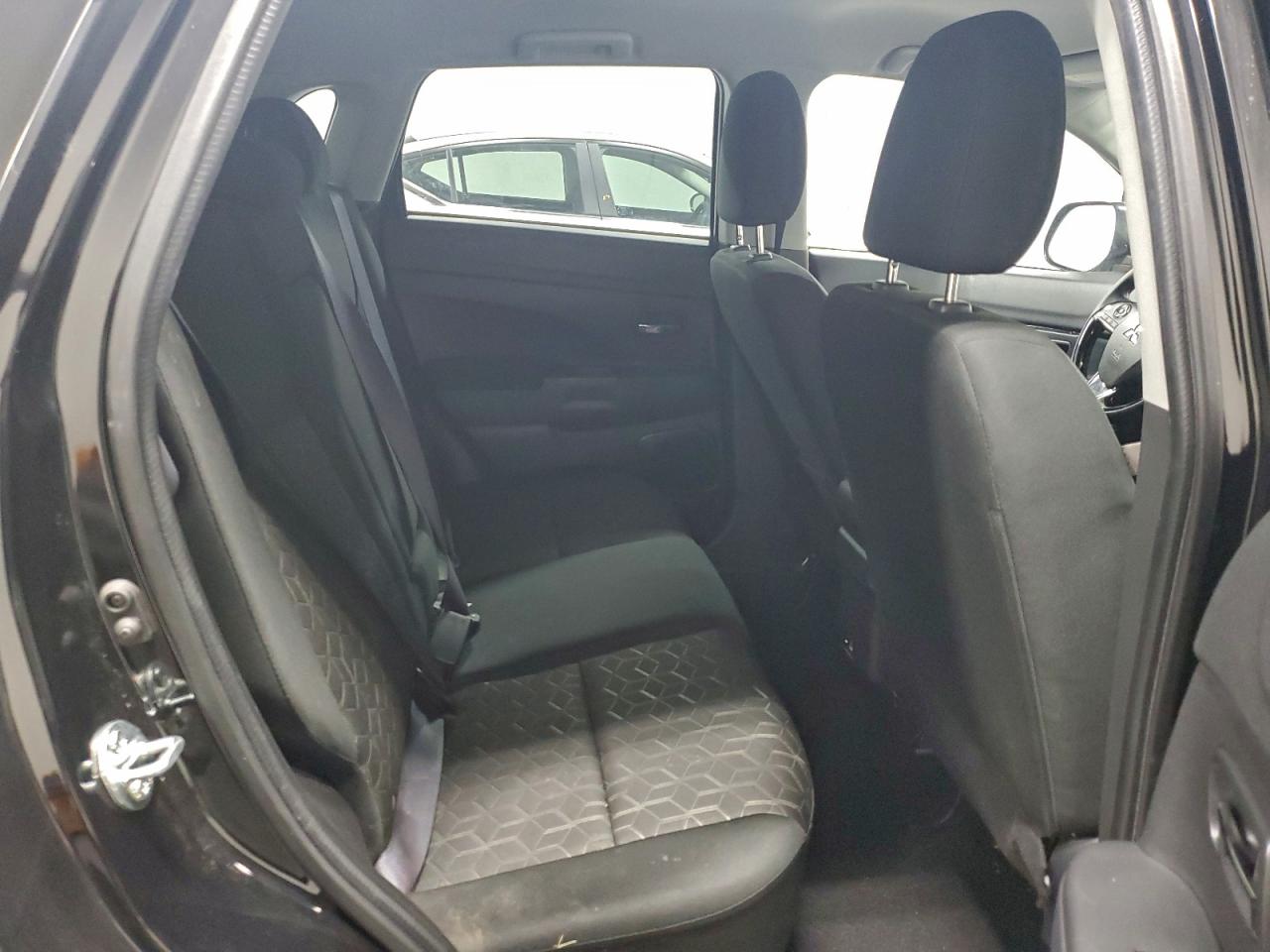 2025 MITSUBISHI OUTLANDER SPORT S photo 11
