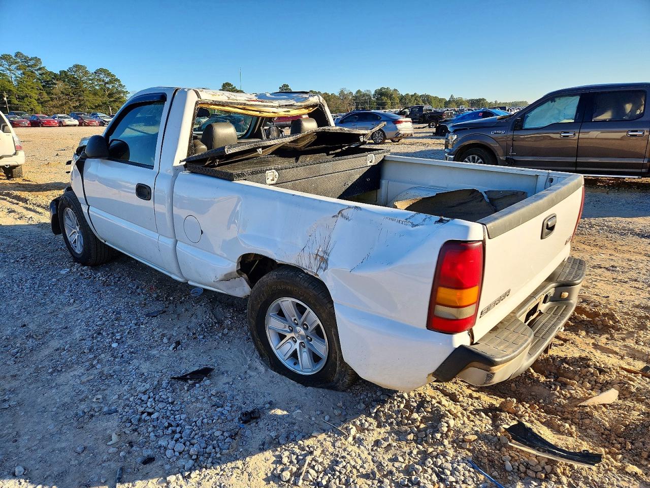 2007 GMC NEW SIERRA C1500 CLASSIC photo 2
