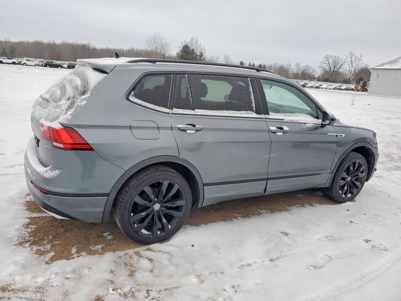 2021 VOLKSWAGEN TIGUAN SE photo 3