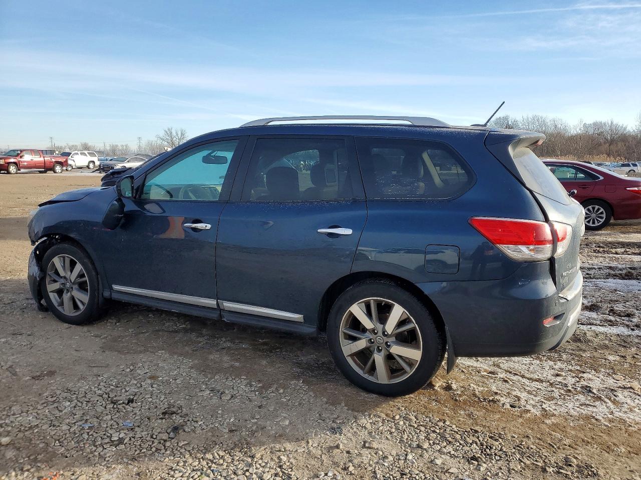 2013 NISSAN PATHFINDER S photo 2