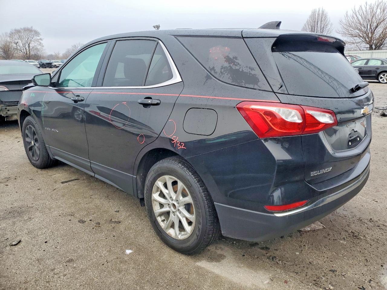 2018 CHEVROLET EQUINOX LT photo 2