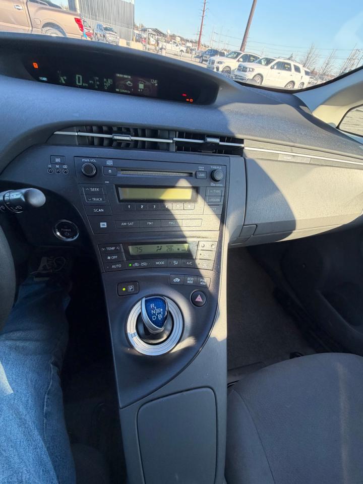 2010 TOYOTA PRIUS photo 9