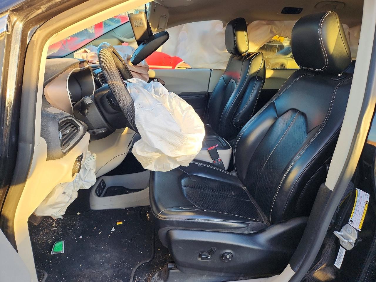 2021 CHRYSLER VOYAGER LXI photo 13
