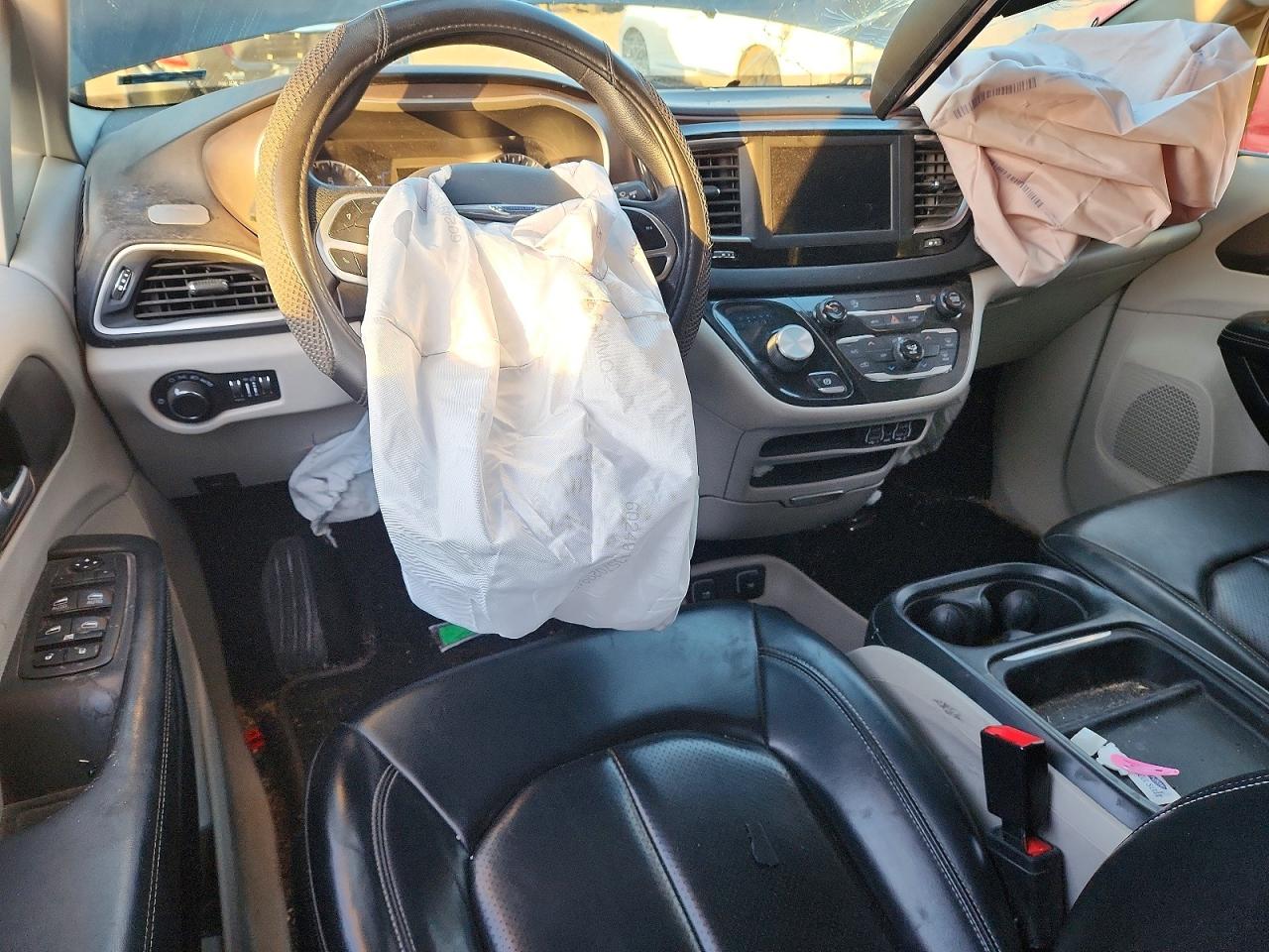 2021 CHRYSLER VOYAGER LXI photo 15