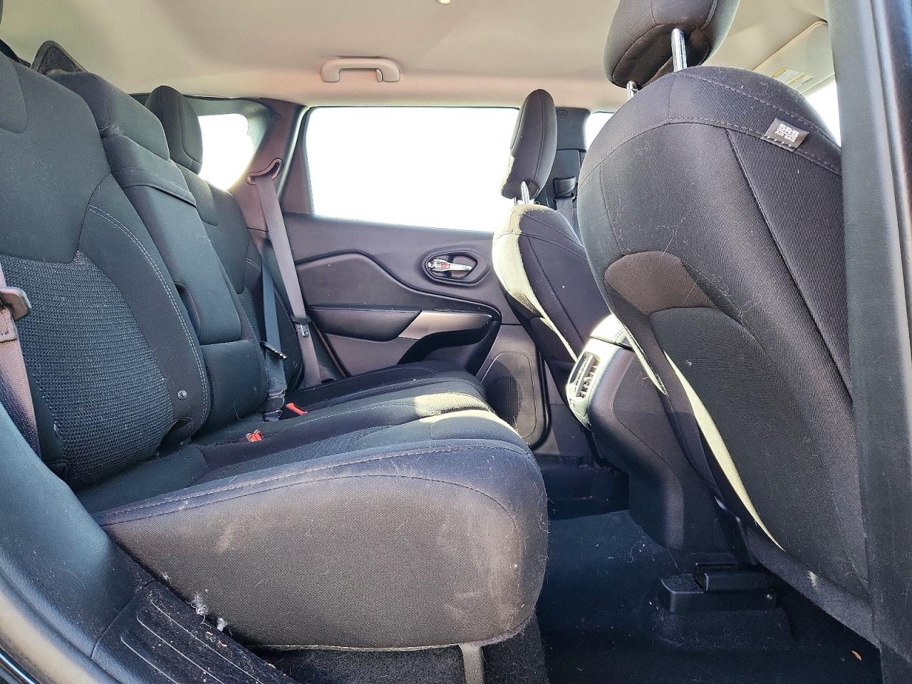 2019 JEEP CHEROKEE LATITUDE photo 19