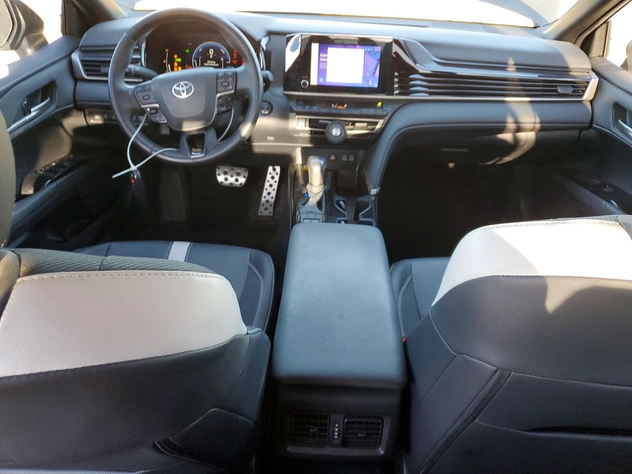 2025 TOYOTA CAMRY XSE photo 8