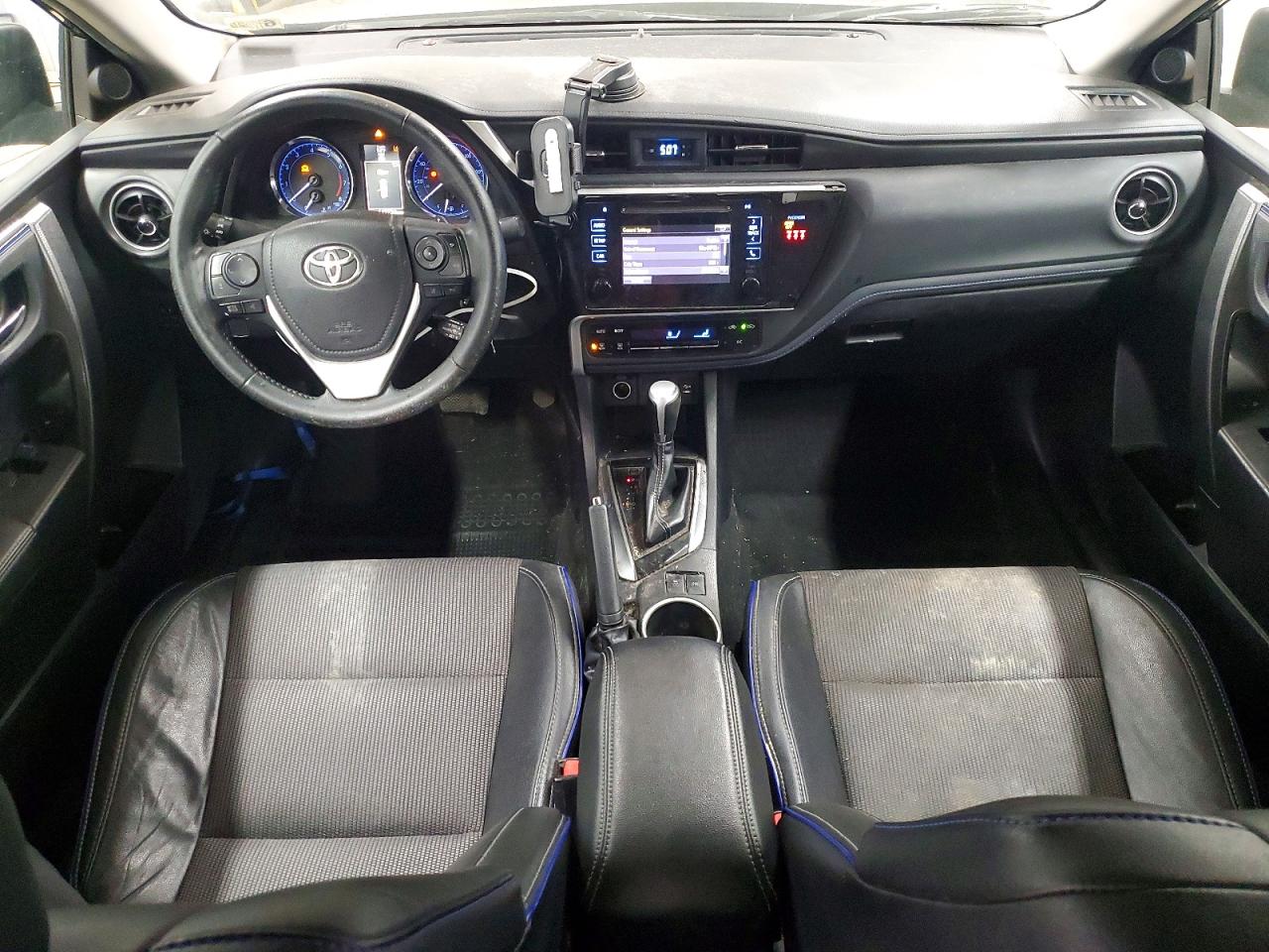 2019 TOYOTA COROLLA L photo 8