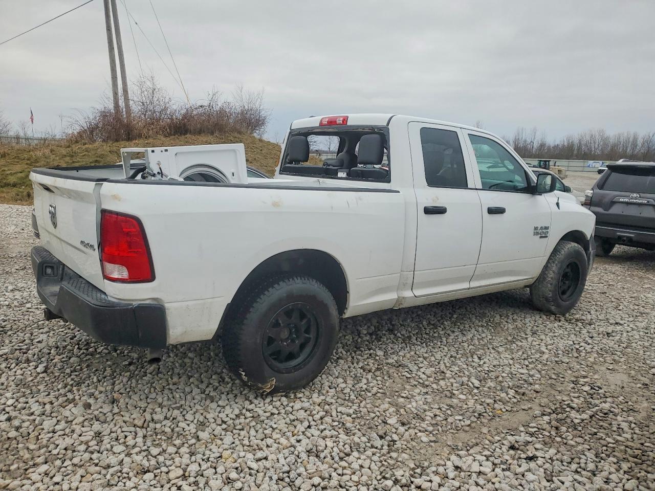 2021 RAM 1500 CLASSIC TRADESMAN photo 3