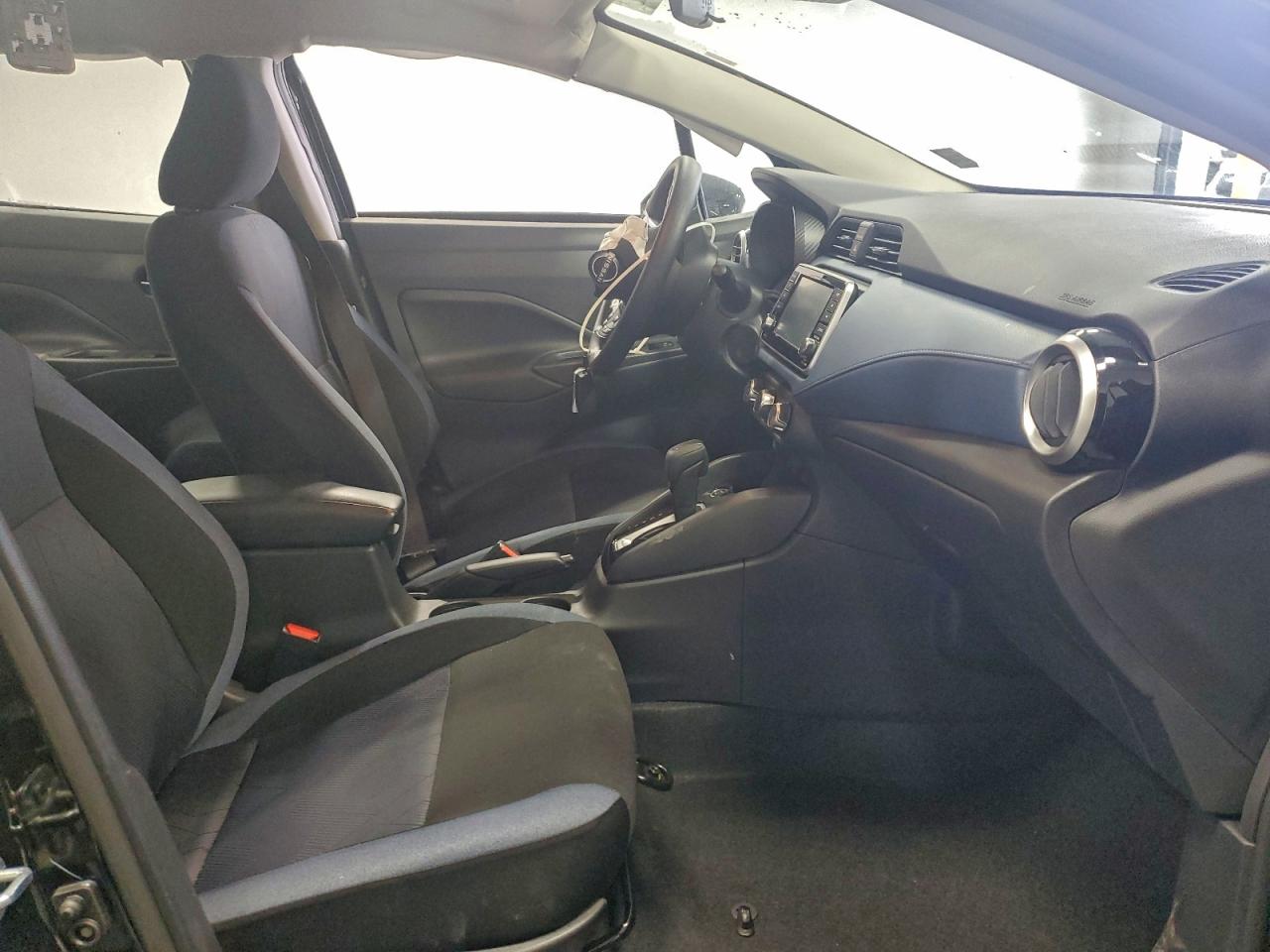 2025 NISSAN VERSA SV photo 7