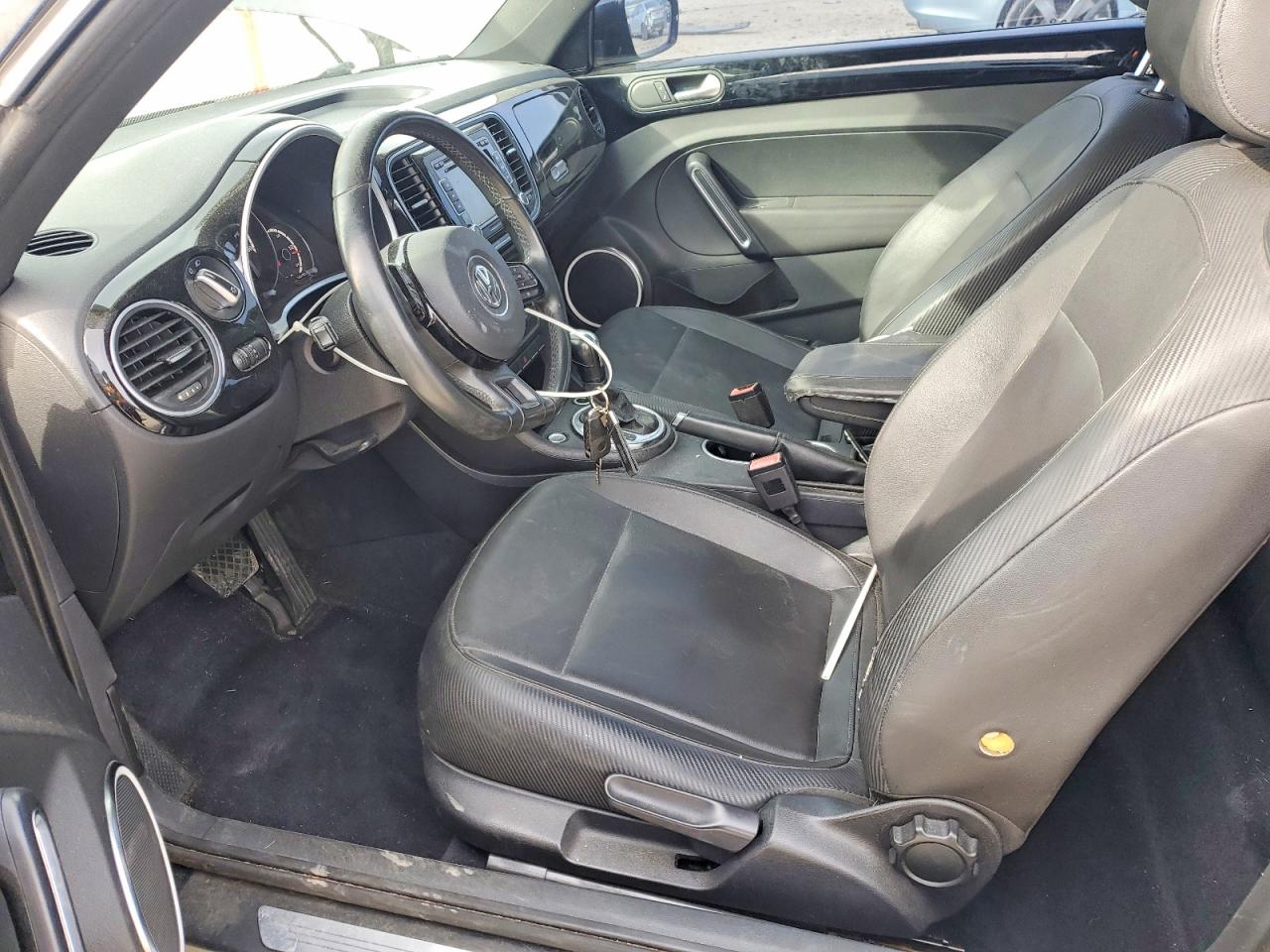 2013 VOLKSWAGEN BEETLE photo 19