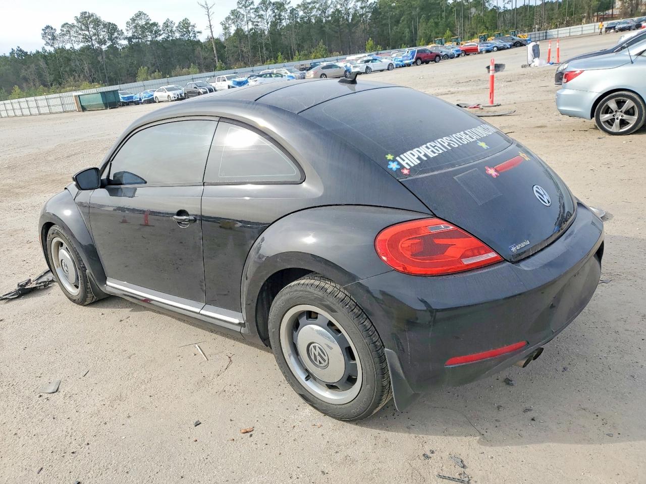 2013 VOLKSWAGEN BEETLE photo 4