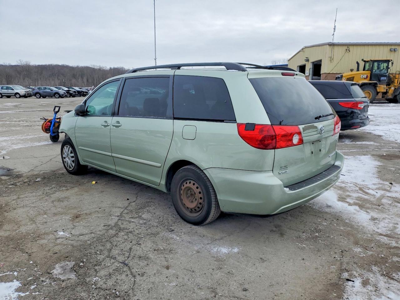 2006 TOYOTA SIENNA CE photo 2