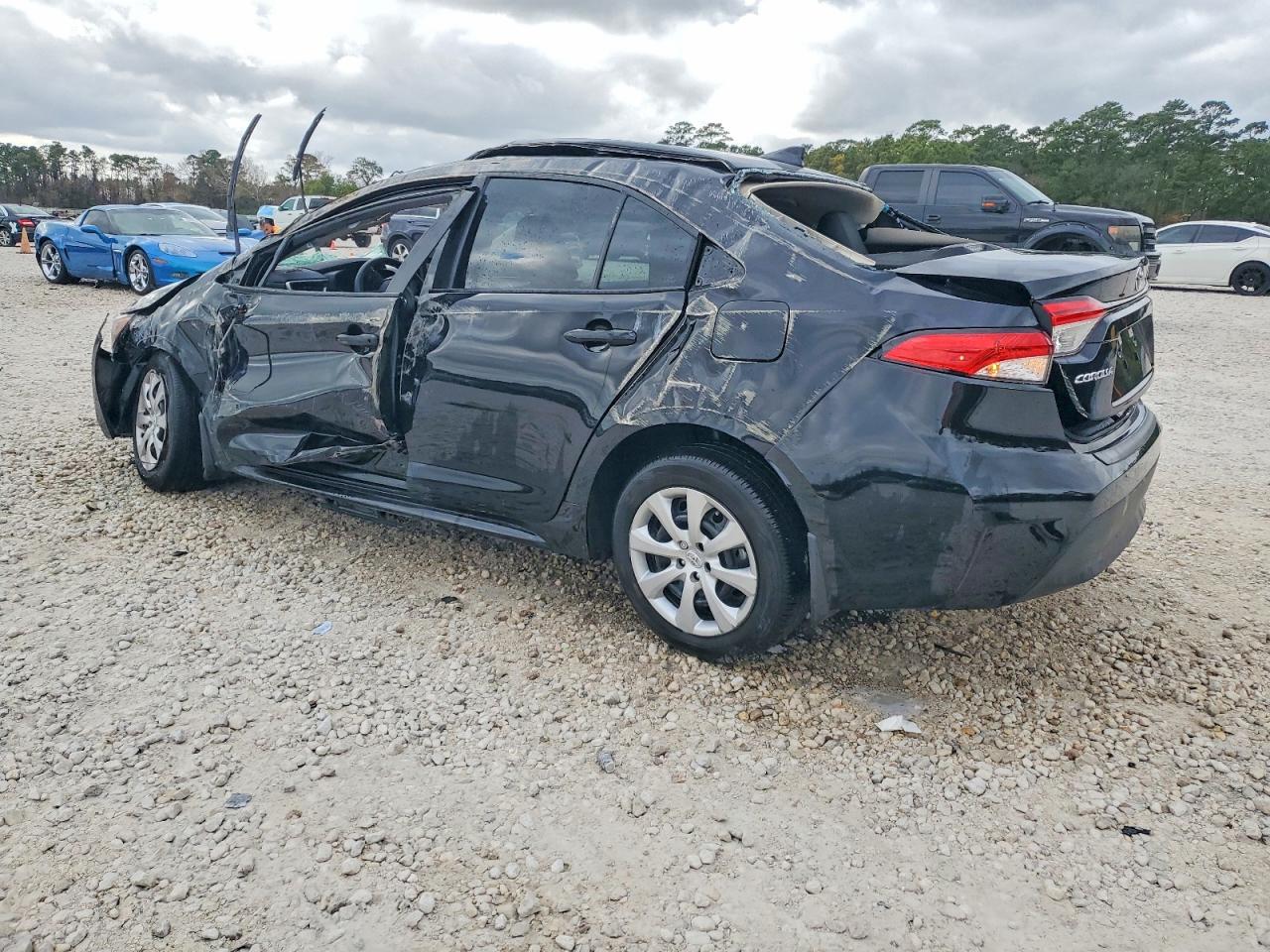 2024 TOYOTA COROLLA LE photo 2