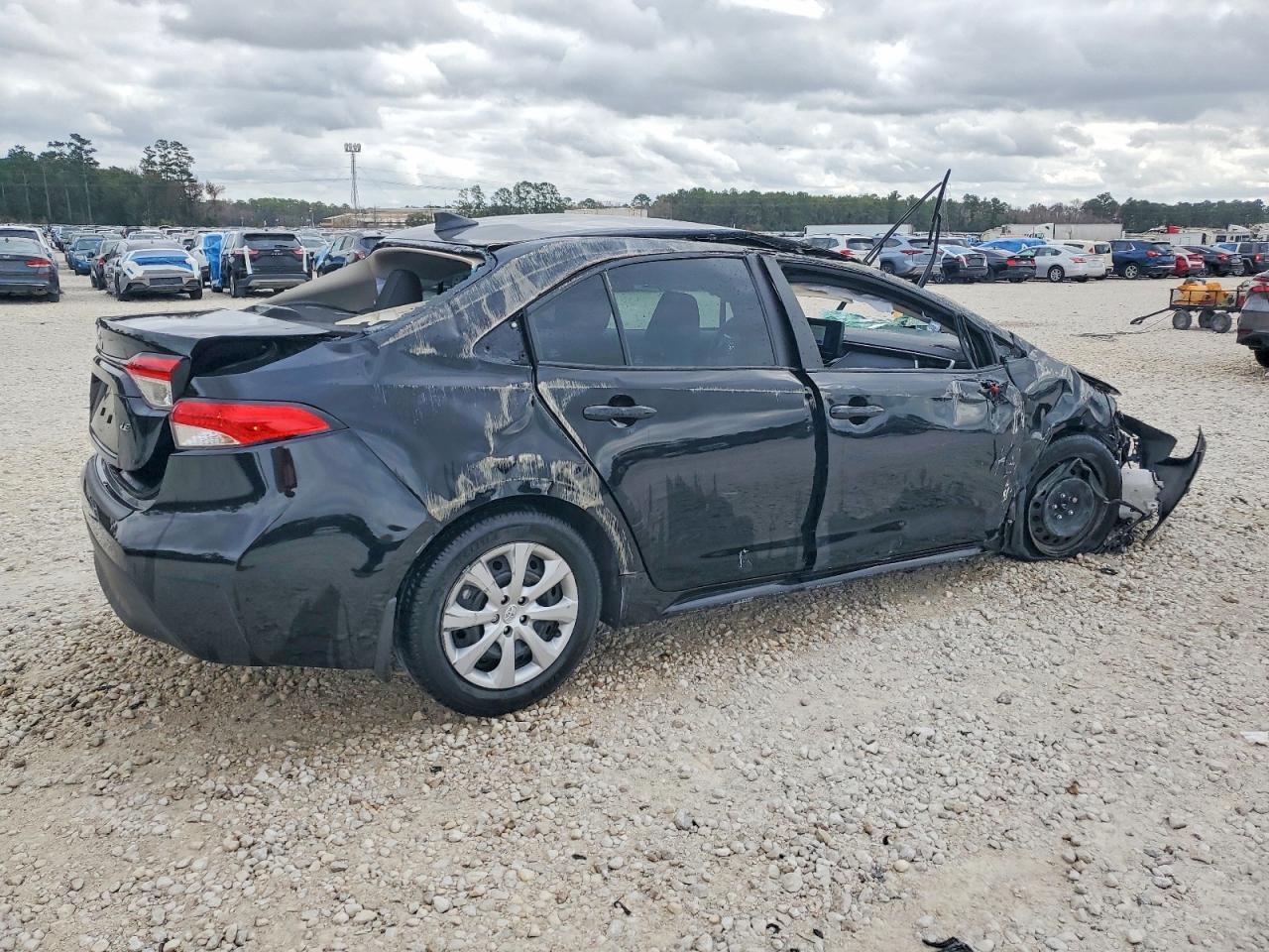 2024 TOYOTA COROLLA LE photo 3