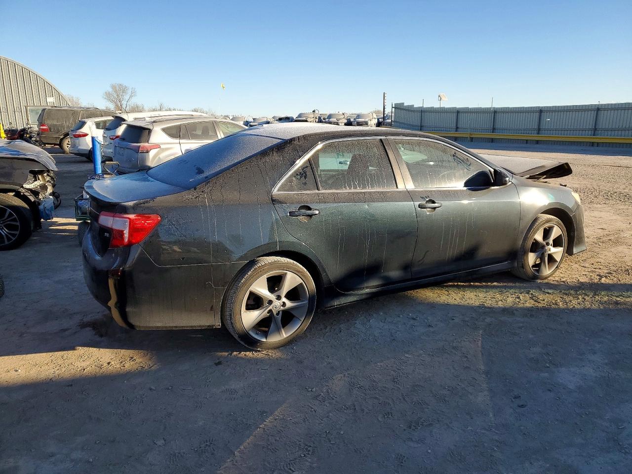 2014 TOYOTA CAMRY L photo 3