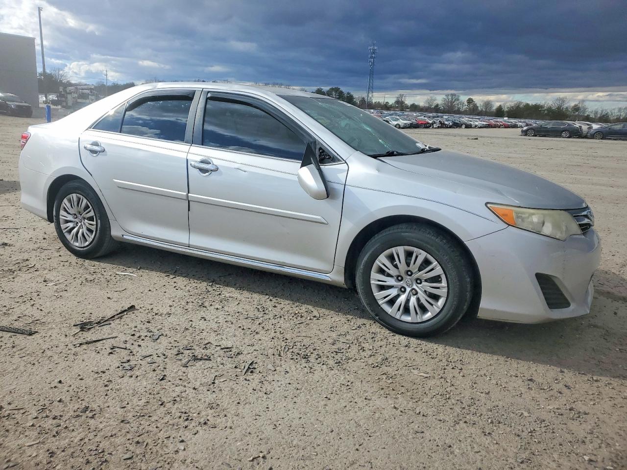 2014 TOYOTA CAMRY L photo 4