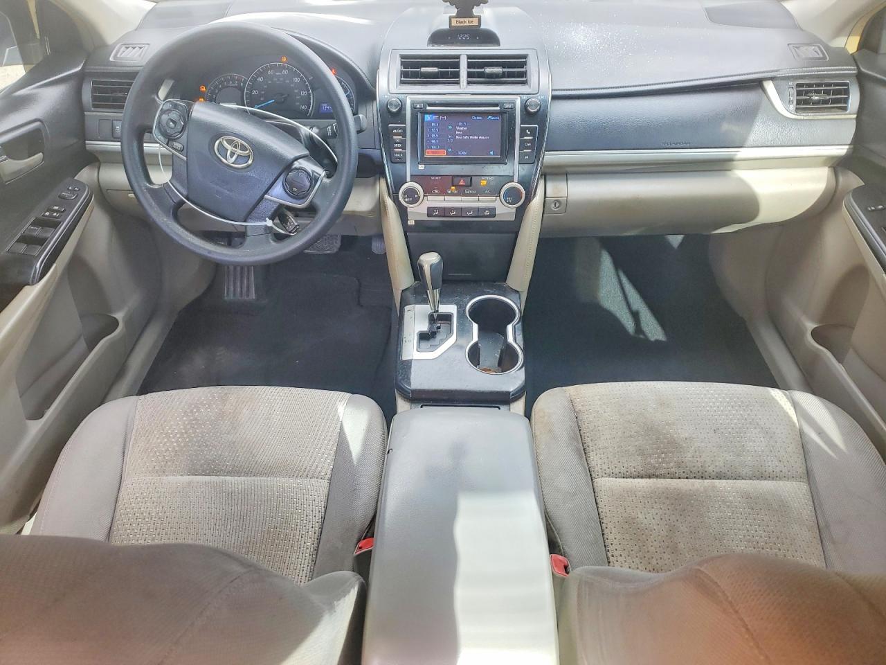 2014 TOYOTA CAMRY L photo 8