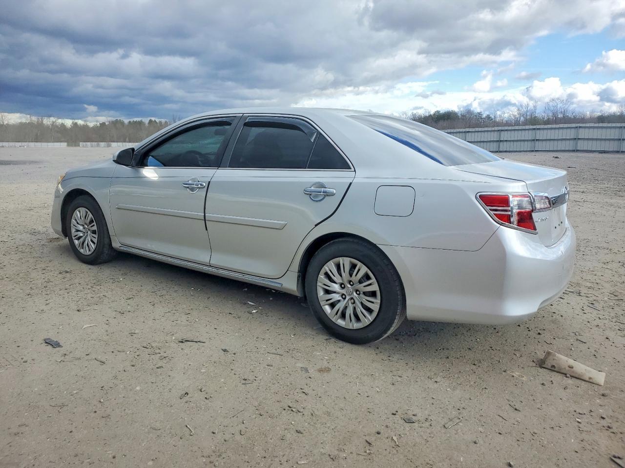 2014 TOYOTA CAMRY L photo 2